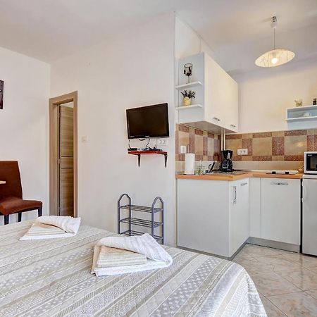 Apartments Kajfes Fažana Eksteriør bilde