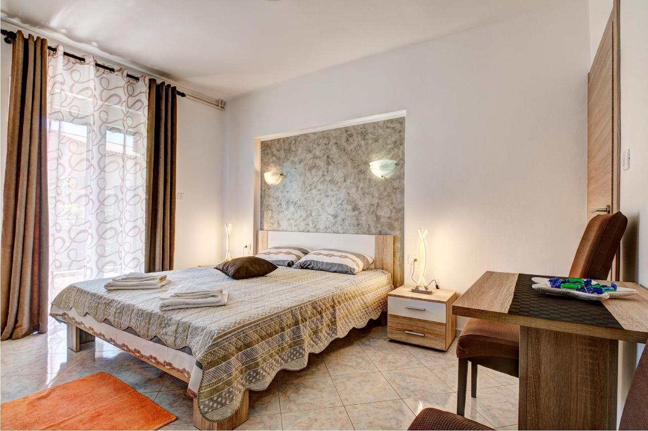 Apartments Kajfes Fažana Eksteriør bilde