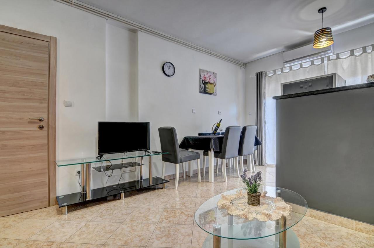 Apartments Kajfes Fažana Eksteriør bilde