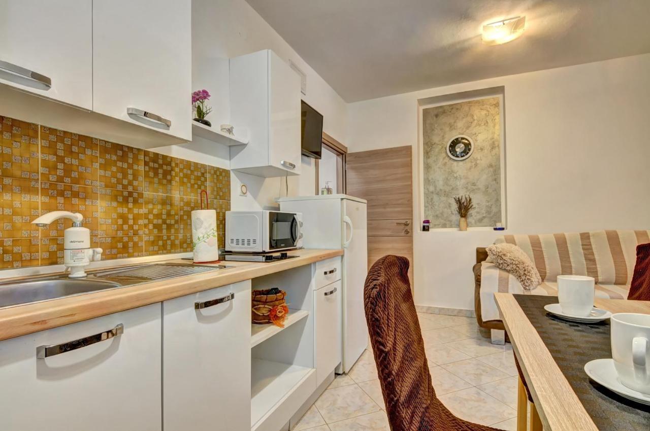 Apartments Kajfes Fažana Eksteriør bilde