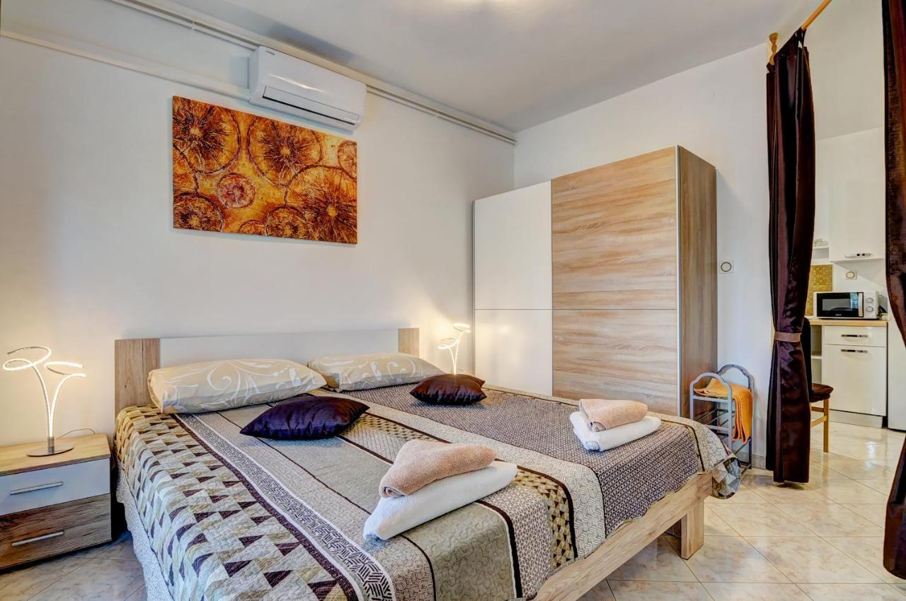 Apartments Kajfes Fažana Eksteriør bilde