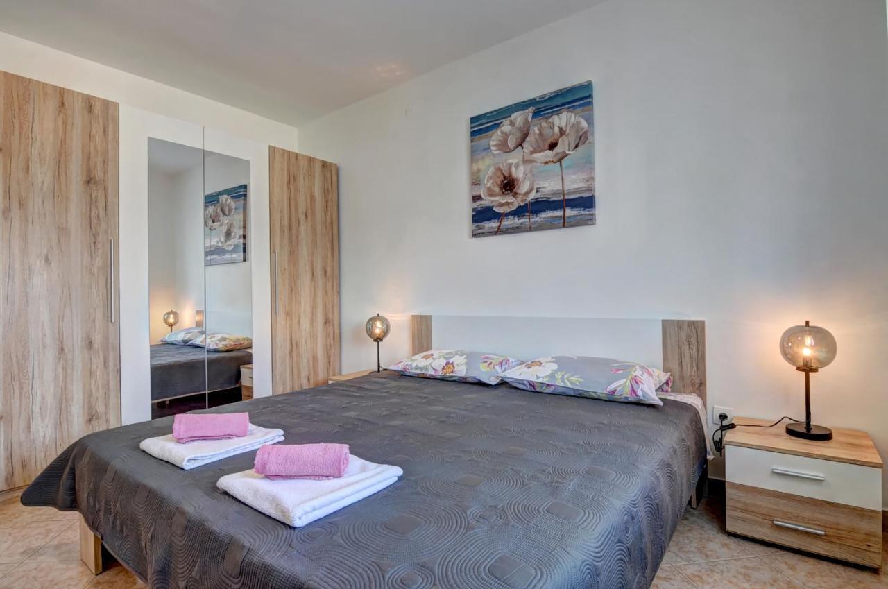 Apartments Kajfes Fažana Eksteriør bilde